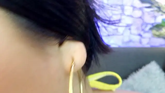 mia roux1 online show from November 30, 2025, 4:52 pm