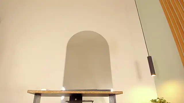 Miss ambrer  online show from April 17, 2026, 4:48 am