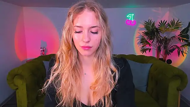 sassy cutie online show from October 28, 2025, 6:12 am