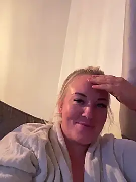 Snapshot of Jenna-LeeXX chatting on November 6, 2025, 10:58 pm Jenna-LeeXX online show from November 6, 2025, 10:58 pm