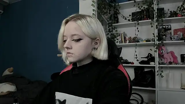 Holy Mistress S online show from November 15, 2025, 9:13 am