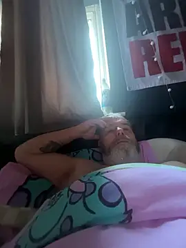 fortheloveofheels74 online show from April 20, 2026, 8:06 am