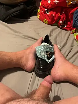 fortheloveofheels74 online show from November 7, 2025, 11:30 pm