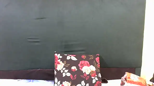 CherryZee online show from November 28, 2025, 8:14 am