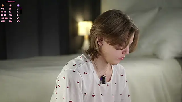 MelodyBaur online show from December 18, 2025, 1:04 pm