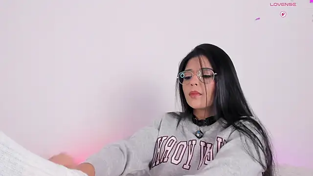 Sophie Duarte online show from December 14, 2025, 5:35 am