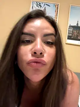 Thaylla sophiiia online show from October 27, 2025, 4:41 pm