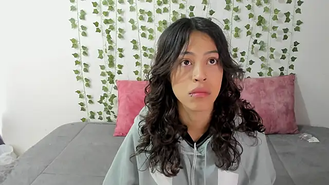 emily jonessxx online show from January 12, 2026, 3:52 pm