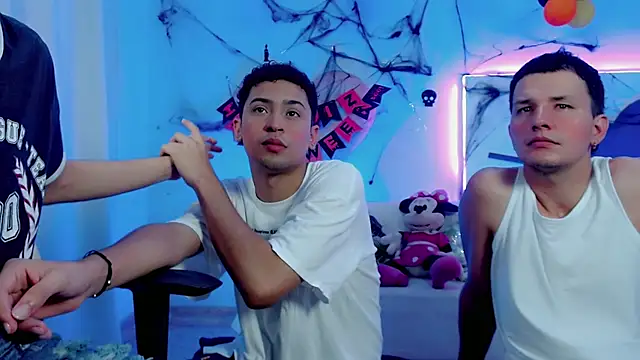 Twinks boys s online show from October 22, 2025, 3:50 am