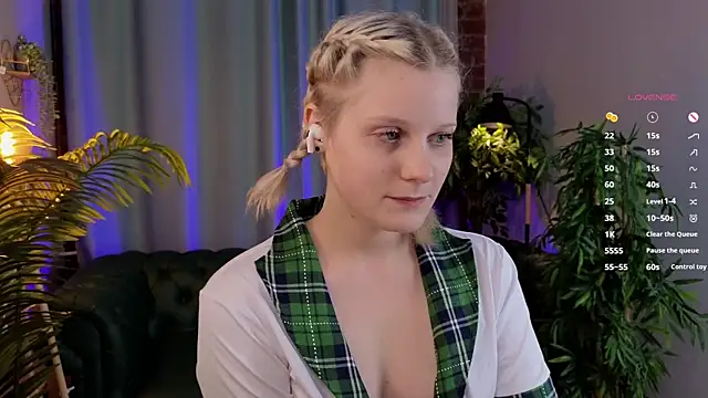 ShineJoan online show from November 11, 2025, 11:09 pm