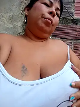 Snapshot of mother2-divorced chatting on April 9, 2026, 1:39 pm mother2-divorced online show from April 9, 2026, 1:39 pm