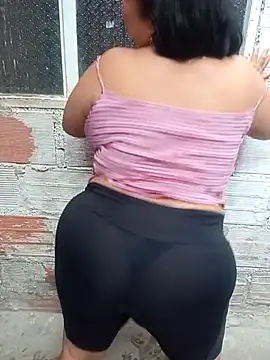 Snapshot of mother2-divorced chatting on February 3, 2026, 1:05 pm mother2-divorced online show from February 3, 2026, 1:05 pm