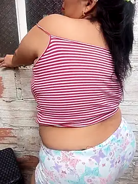 Snapshot of mother2-divorced chatting on February 1, 2026, 2:04 pm mother2-divorced online show from February 1, 2026, 2:04 pm