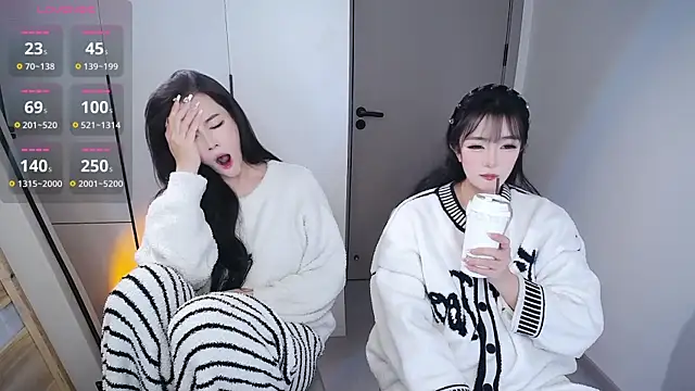 Snapshot of Follyise chatting on February 13, 2026, 1:11 pm Follyise online show from February 13, 2026, 1:11 pm