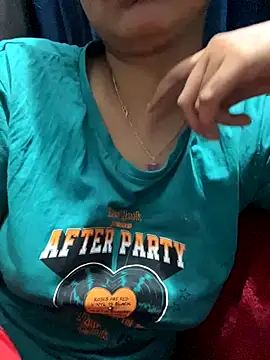 Cute Marina online show from November 22, 2025, 3:33 pm