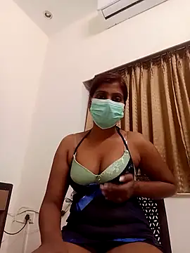 Snapshot of royalgirl321 chatting on November 17, 2025, 4:55 pm royalgirl321 online show from November 17, 2025, 4:55 pm