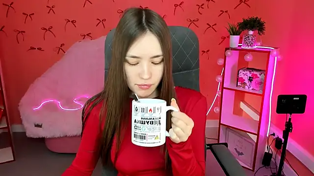 lollyrais online show from April 20, 2026, 1:13 pm