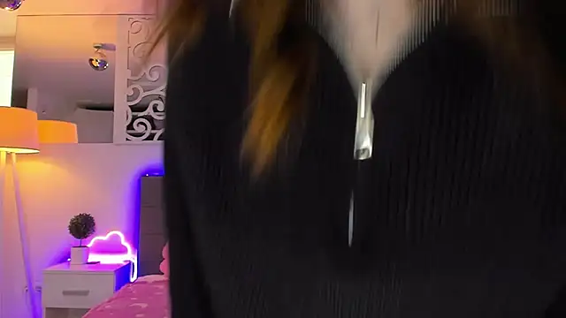 LuisaClover online show from February 19, 2026, 1:19 pm