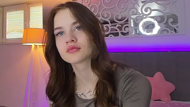 LuisaClover online show from March 3, 2026, 1:29 pm