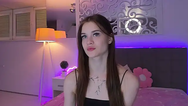 LuisaClover online show from March 27, 2026, 7:04 pm