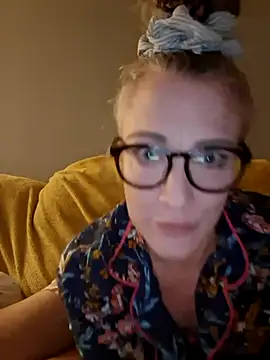 Snapshot of Raven_Fantastic chatting on October 27, 2025, 3:40 am Raven Fantastic online show from October 27, 2025, 3:40 am