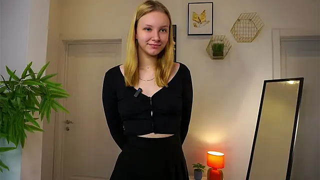 ElissaGlod online show from October 28, 2025, 11:42 am