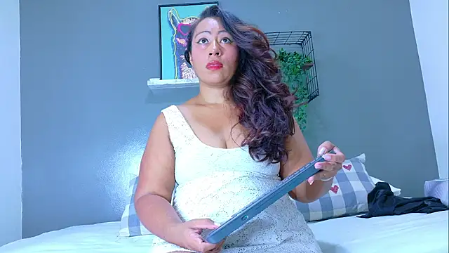 Snapshot of SeleneGibson__ chatting on April 24, 2026, 7:27 pm SeleneGibson online show from April 24, 2026, 7:27 pm