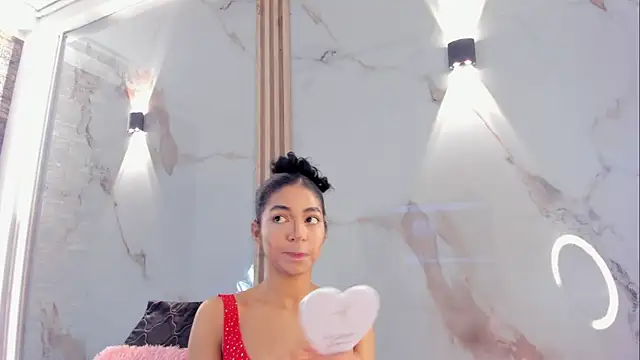 Victoria Dubois  online show from November 3, 2025, 12:09 pm