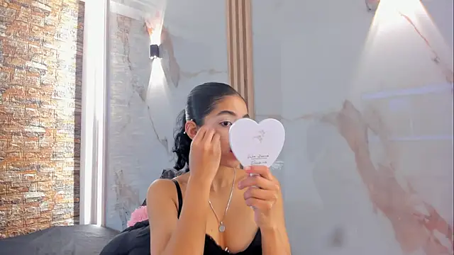 Victoria Dubois  online show from November 2, 2025, 12:21 pm