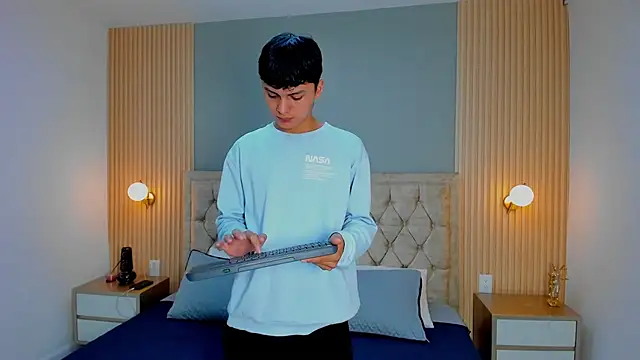 Maxii18  online show from January 8, 2026, 3:01 am