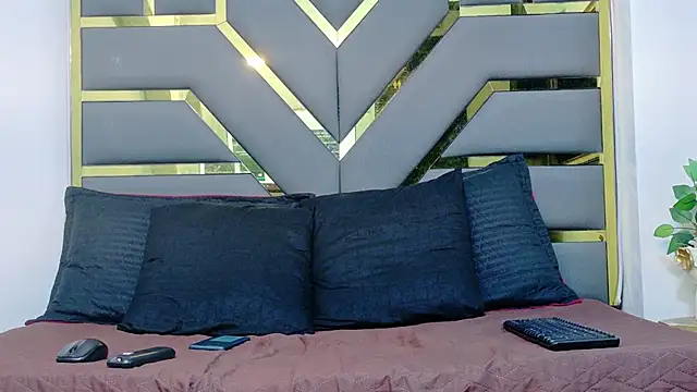 Neytanmalcon online show from December 18, 2025, 8:01 pm