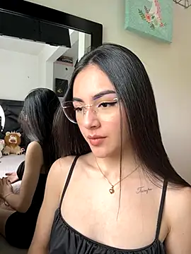 IslaCole online show from October 25, 2025, 6:41 pm