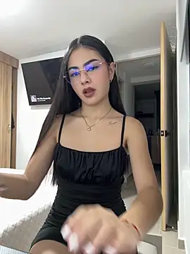 IslaCole online show from May 27, 2026, 2:52 am