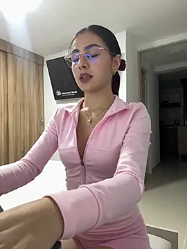 IslaCole online show from May 28, 2026, 1:46 am