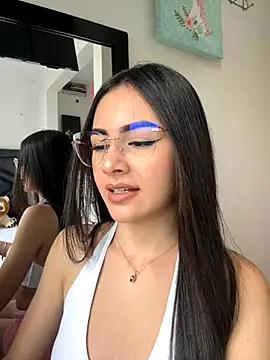 IslaCole online show from November 21, 2025, 9:14 pm