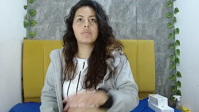 amara leoncm online show from November 11, 2025, 2:28 am