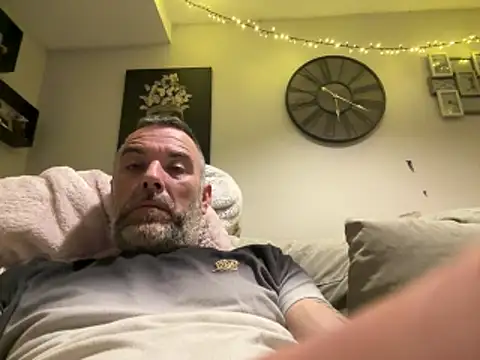 plymouthlad82 online show from April 3, 2026, 11:22 pm