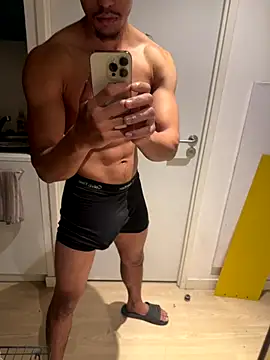 Snapshot of bigDickParis92 chatting on October 24, 2025, 9:47 pm bigDickParis92 online show from October 24, 2025, 9:47 pm