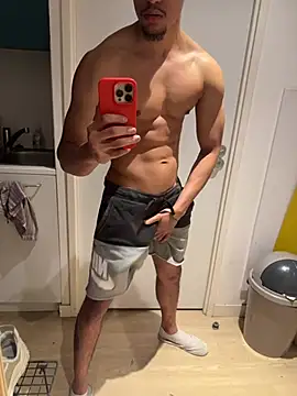 Snapshot of bigDickParis92 chatting on April 4, 2026, 3:35 am bigDickParis92 online show from April 4, 2026, 3:35 am