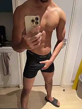 Snapshot of bigDickParis92 chatting on October 25, 2025, 5:46 pm bigDickParis92 online show from October 25, 2025, 5:46 pm