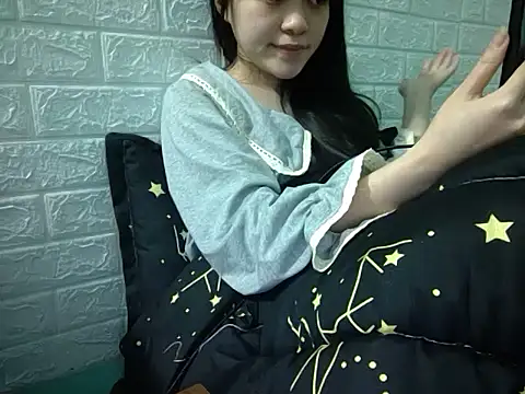 Snapshot of May2k2 chatting on November 23, 2025, 3:33 pm May2k2 online show from November 23, 2025, 3:33 pm