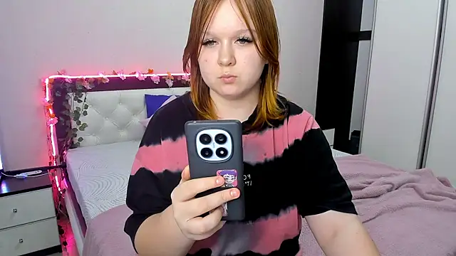 Lovly Vixen online show from November 22, 2025, 6:29 pm