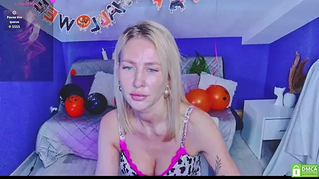 MadamMilly  online show from October 30, 2025, 6:23 am