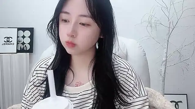 Love-hanzaizai718 online show from November 15, 2025, 1:04 pm