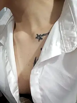 Cherry Le02 online show from April 18, 2026, 2:19 pm