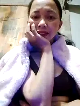 TRIEUTRIEU20 online show from November 4, 2025, 2:21 pm