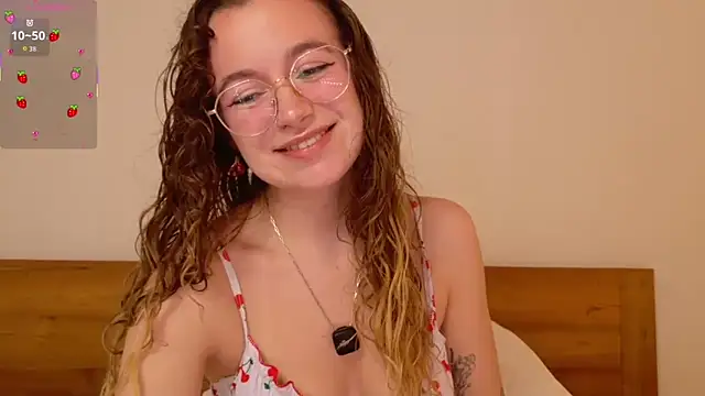 Snapshot of lolatheangel chatting on March 3, 2026, 2:40 am lolatheangel online show from March 3, 2026, 2:40 am