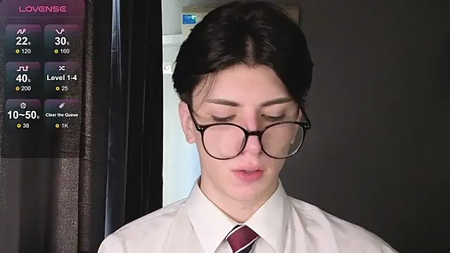 Oliver star boy  online show from November 28, 2025, 11:54 am