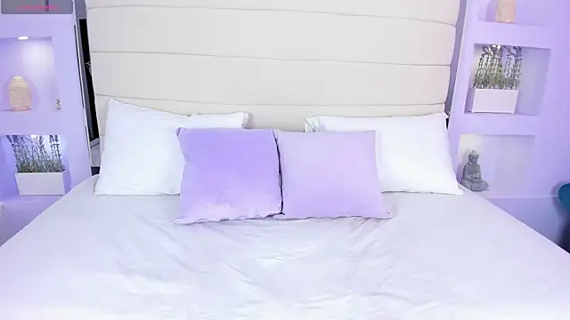 AmyColman  online show from February 4, 2026, 12:00 pm