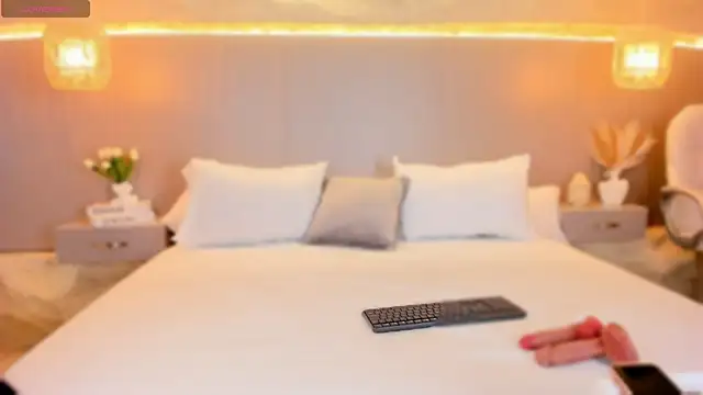 AmyColman  online show from March 7, 2026, 12:10 pm